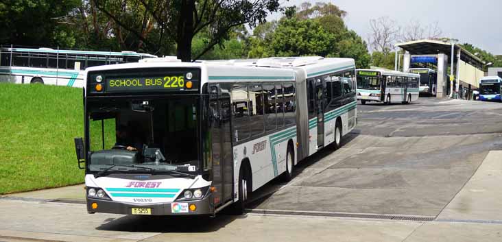 Forest Coach Lines Volvo B12BLEA Custom CB60 Evo II 5255